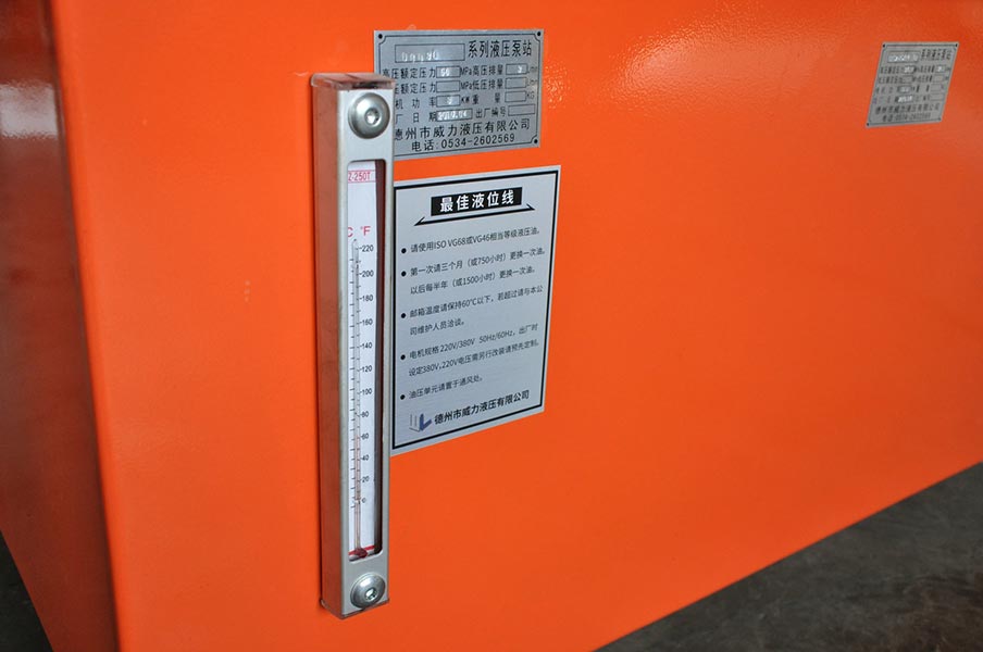 油箱液位計，可顯示溫度與儲油量